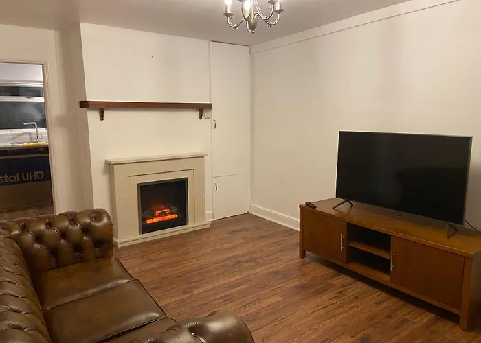Charming Victoria Conversion Flat In Brentwood With A Garden & Free Parking