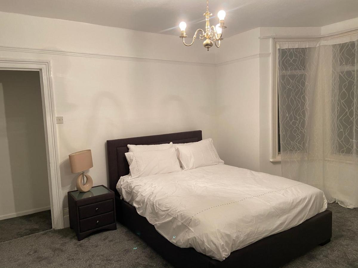 Apartment Charming Victoria Conversion Flat In With A Garden & Free Parking *