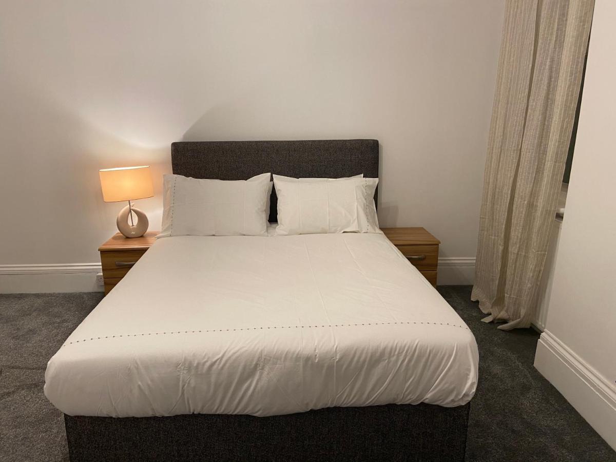 Charming Victoria Conversion Flat In With A Garden & Free Parking *