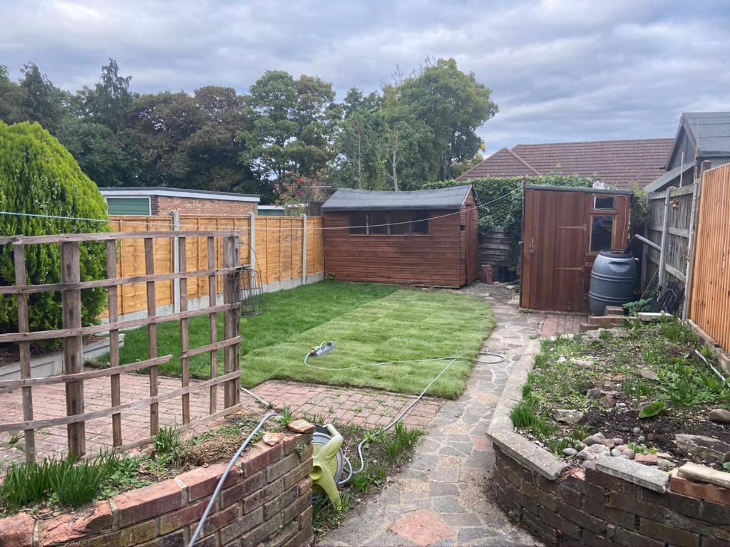 Charming Victoria Conversion Flat In With A Garden & Free Parking Apartment Brentwood